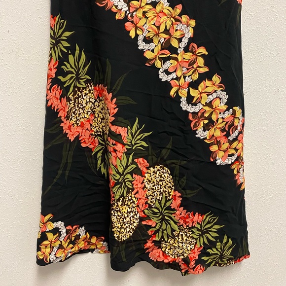 Hilo Hattie Women's Hawaiian Dress 
Size Small - Picture 3 of 8